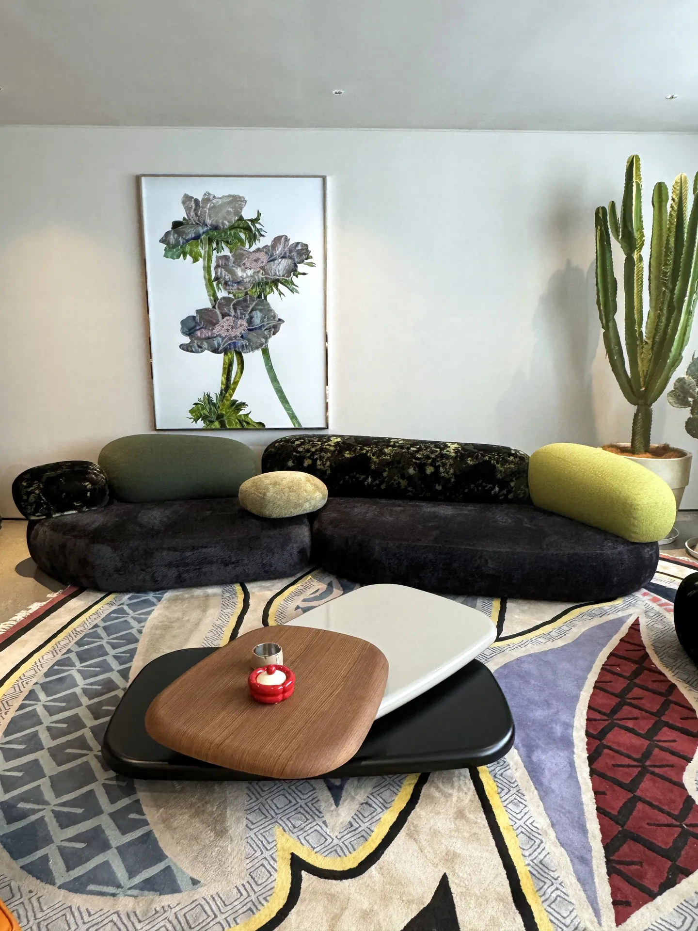 Mid century modern apartment: Sofa pebble organic modular 002 styled in a live room set at EvergoCasa's Foshan showroom